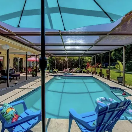 Cozy Pet-Friendly Private Pool Near Beaches